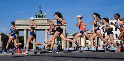 Participantes de la maratón, este domingo, en Berlín.