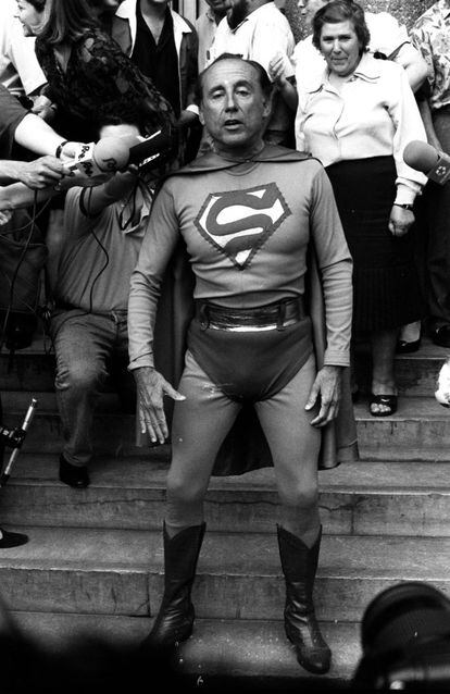 Ruiz Mateos se presentó en 1997 vestido de SUperman para acudir a los juzgados. Aseguraba que decía que era Superman "justiciero" y que impondría justicia.
