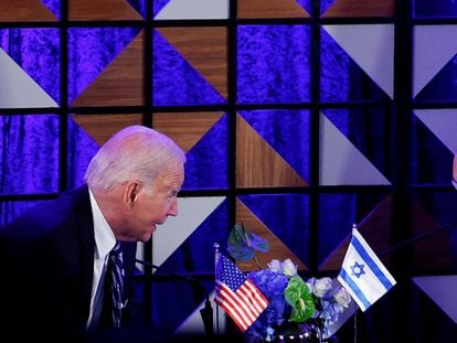 El presidente Joe Biden y el primer ministro israelí, Benjamín Netanyahu, el 18 de octubre en Tel Aviv, durante la visita del primero a Israel.
