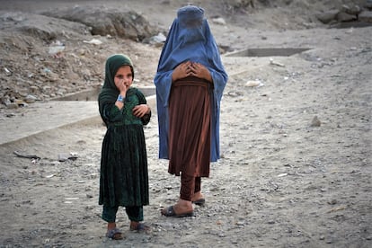 Niñas en un barrio próximo al mercado de Sarai Shamali de Kabul.