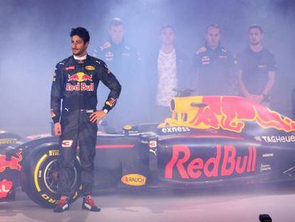 Daniel Ricciardo y Daniil Kvyat presentan el b&oacute;lido RB11 para la temporada 2016.