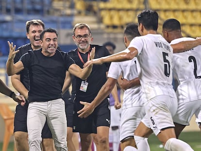 Xavi celebra uno de los goles del Al Sadd ante el Duhail en el Thani Bin Jassim Stadium de Qatar.