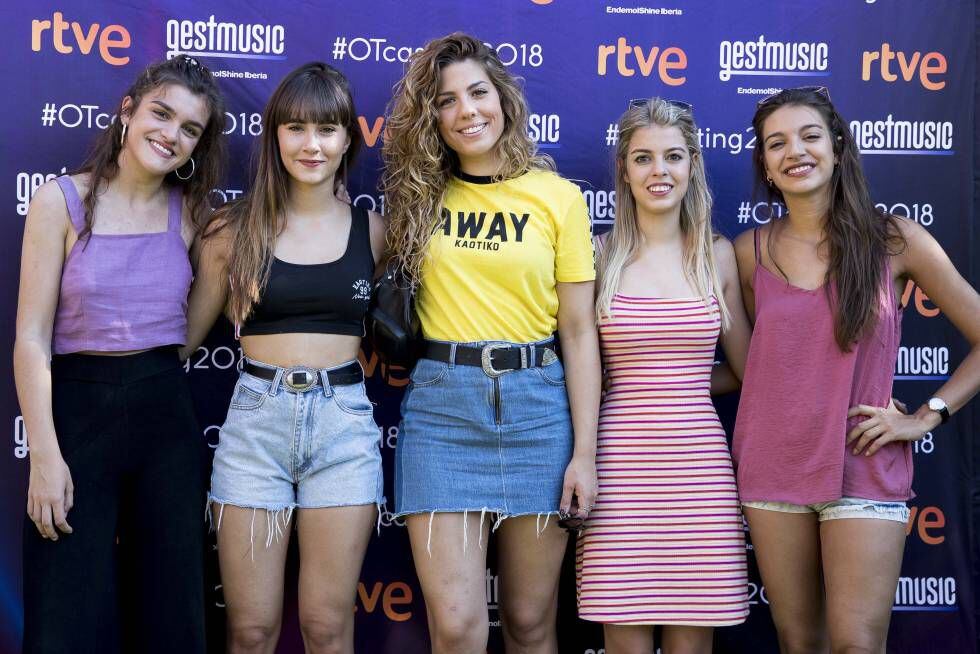 De izq. a dcha.: Amaia, Aitana, Miriam, Nerea y Ana Guerra visitan el casting de Operación Triunfo 2018, en julio.