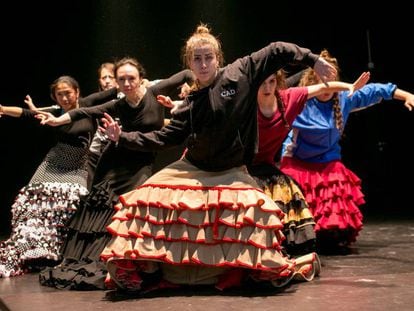 Ensayos de la Compa&ntilde;ia Internacional de Flamenco Flamenconautas para la obra Vamo&#039;all&aacute;.