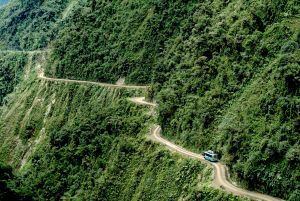 La carretera de los Yungas, en Bolivia, conocida como el camino de la muerte.