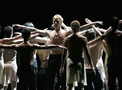 El director de la Compañía Nacional de Danza, Nacho Duato, no sólo baila, también y por primera vez, recita monólogos durante su actuación.