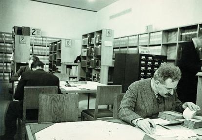 Walter Benjamin, en la Biblioteca Nacional de Francia en París, en 1939.
