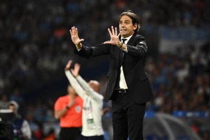 Simone Inzaghi, entrenador del Inter de Milán, en un momento del partido.

