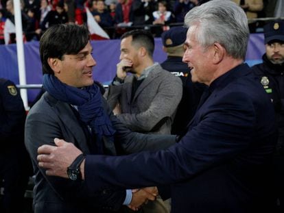 Montella saluda a Heynckes al inicio del duelo.