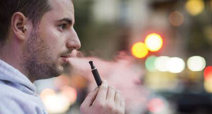 La Organización Mundial de la Salud desaconseja el uso de cigarrillos electrónicos hasta que se compruebe que son seguros.