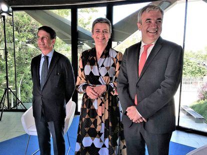 Manuel Valls, Margrethe Vestager y Luis Garicano.