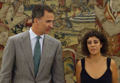 El rey Felipe recibió en el Palacio de la Zarzuela a la diputada de En Marea-Podemos Alexandra Fernández, el 27 de julio 2016.
