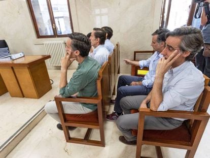 Los hermanos Ruiz-Mateos, en el banquillo de los acusados de la Audiencia Provincial de Palma.