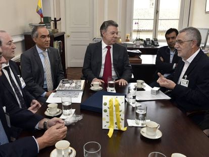 Reuni&oacute;n de la delegaci&oacute;n de Castilla y Le&oacute;n con el presidente colombiano, Juan Manuel Santos. 
