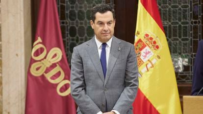 El presidente de la Junta de Andalucía, Juan Manuel Moreno, tras su visita institucional al Ayuntamiento de Sevilla, este miércoles.