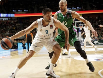 Felipe Reyes busca hueco ante Augustine