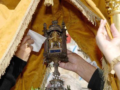 Virxe do Cristal, ahora desaparecida, durante una procesi&oacute;n.