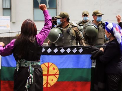 Miembros de la comunidad mapuche protestan en la ciudad de Temuco, en el sur de Chile, el 4 de noviembre de 2021.