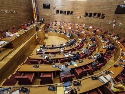 El hemiciclo de las Cortes Valencianas durante el debate del estado de la comunidad.