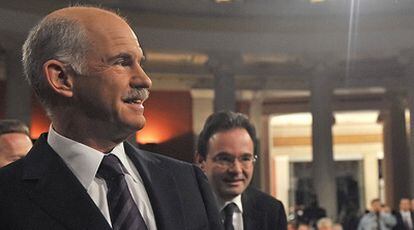El primer ministro griego, George Papandreu, junto con su ministro de Finanzas.
