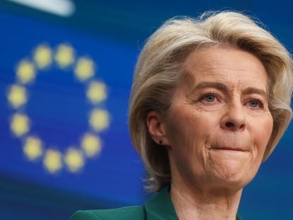 La presidenta de la Comisión Europea, Ursula von der Leyen, en rueda de prensa tras el Consejo Europeo en Bruselas el 22 de marzo.
