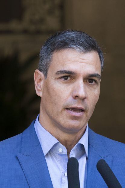 Spanish Prime Minister Pedro Sanchez addresses journalists after a meeting with the Spanish king at the Almudaina Palace in Palma de Mallorca on August 2, 2022. (Photo by JAIME REINA / AFP)