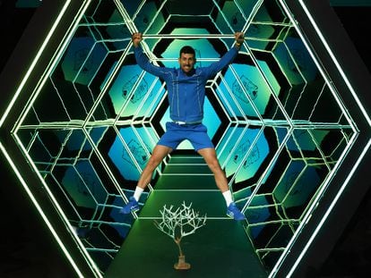 Djokovic celebra su triunfo en París-Barcy, este domingo en el Accor Arena de la capitán francesa.