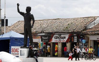 Una estatua de Luis Carlos Galán en Soacha. 