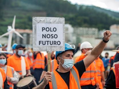 Protesta por el cierre de las fábricas de aluminio primario de Alcoa, en San Cibrao, y de Vestas, en Viveiro.