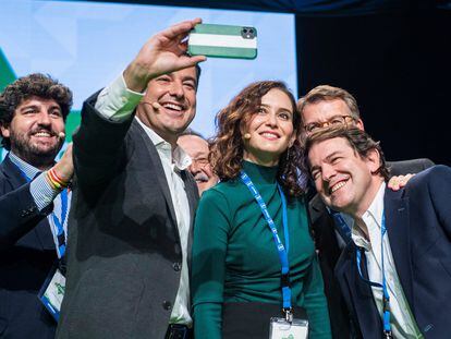 Fernando López Miras, Juan Manuel Moreno Bonilla, Isabel Díaz Ayuso, Alberto Núñez Feijóo y Alfonso Fernández Mañueco, en noviembre, en Granada.