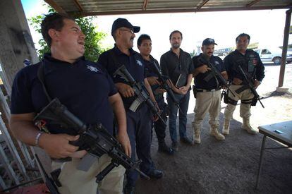El corresponsal de EL PAÍS en México, Jan Martínez Ahrens, en un reportaje en Michoacán.