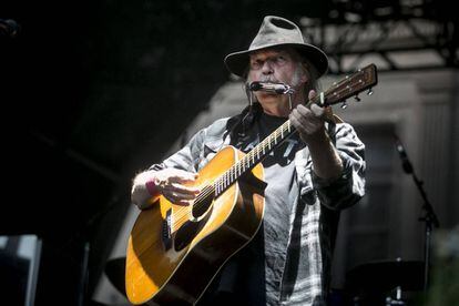 Neil Young, anoche en el Poble Espanyol.