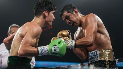 La pelea entre David Cuéllar y Moisés Fuentes, el 16 de octubre de 2021 en Cancún.