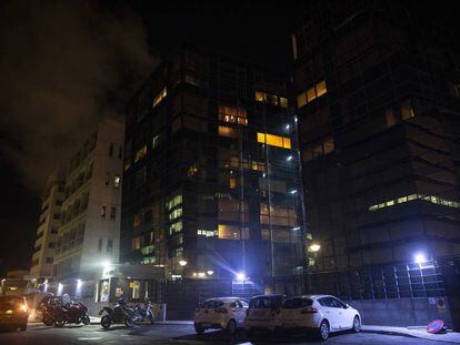 El edificio de 'lofts' de la Avenida de Manoteras 8, en el polígono industrial de Manoteras, en el norte de Madrid.