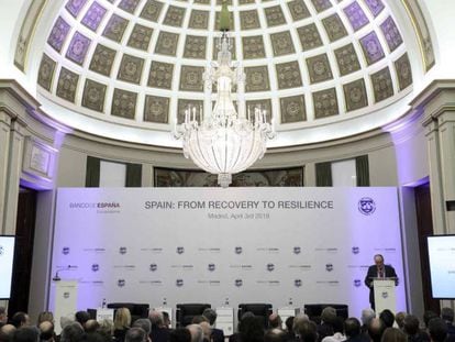 El gobernador del Banco de España, Luis María Linde, inaugura la conferencia conjunta con el Fondo Monetario Internacional (FMI) "España: de la recuperación a la resiliencia"