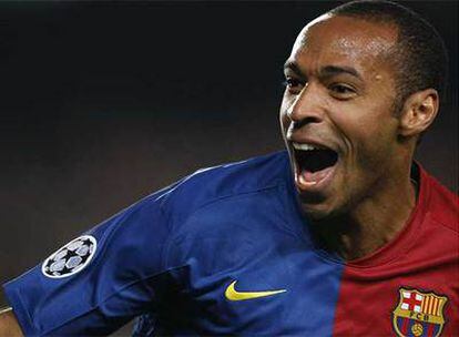 Thierry Henry festeja uno de sus goles contra el Lyon.