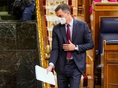 El presidente del Gobierno, Pedro Sánchez, antes de subir a la tribuna del Congreso, este miércoles.