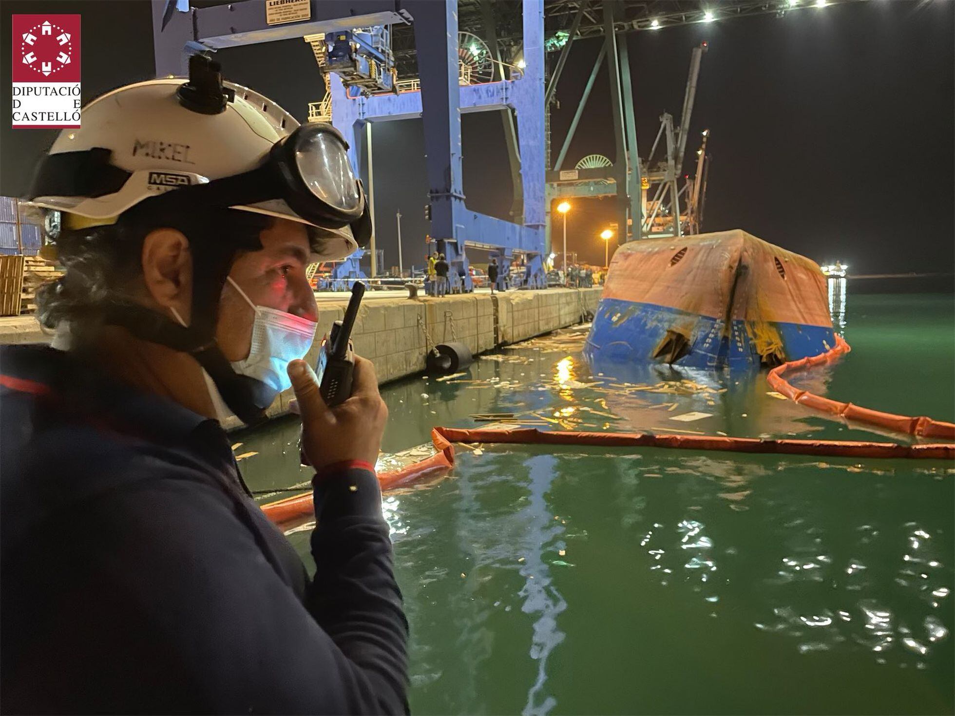 Reanudada La Búsqueda De Dos Personas Tras Volcar Un Barco Mercante En ...