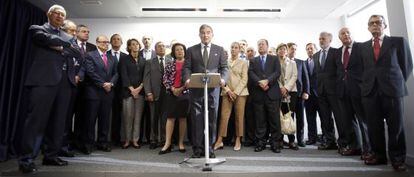 El presidente del Círculo de Empresarios, Javier Vega de Seoane (c), durante la presentación hoy de un documento sobre las consecuencias de la independencia en Cataluña.