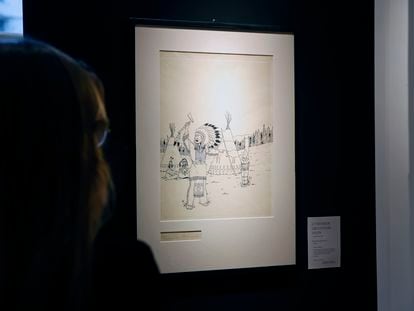 El dibujo original de la edición de 1942 de 'Tintín en América', expuesto en la casa de subastas Artcurial, en París.