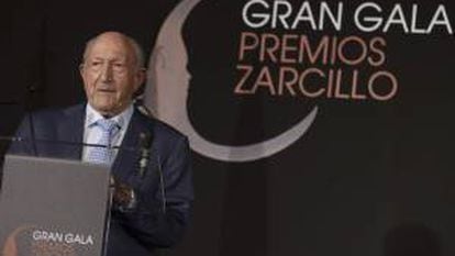 El bodeguero Alejandro Fernández tras recibir el Premio Zarcillo a la Excelencia 2013 a la Trayectoria Profesional, en el acto celebrado en Valladolid.