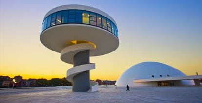 El Centro Niemeyer de Avilés, única obra en España del arquitecto brasileño Oscar Niemeyer, recién fallecido.
