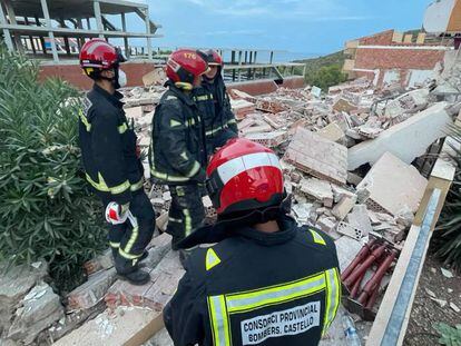 El derrumbe de un edificio en Peñíscola, en imágenes