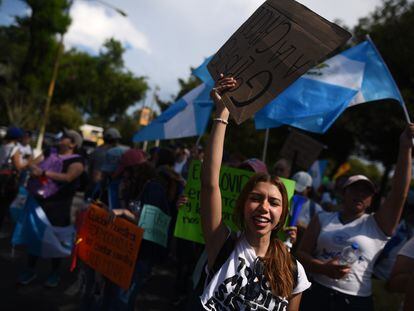 Protestas contra la interferencia electoral del Ministerio Público en Guatemala, en imágenes