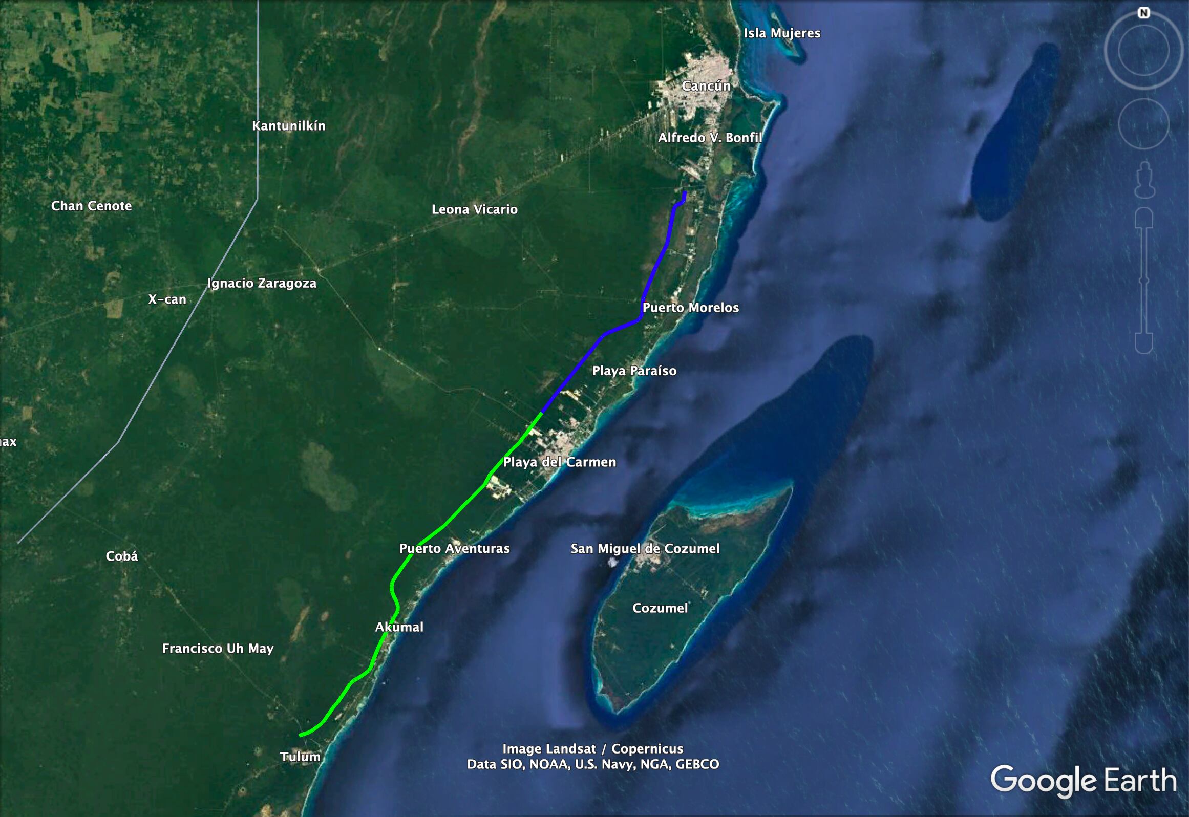 Mapa filtrado con el supuesto nuevo trazo del Tren Maya. En azul, el tramo 5 norte, que va desde Cancún hasta Playa del Carmen; en verde, el que va de Playa del Carmen a Tulum.