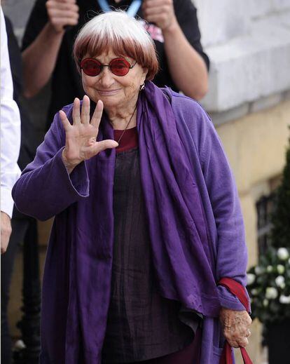 La cineasta belga Agnés Varda, a su llegada al hotel que aloja a los invitados de la 65ª edición del Festival Internacional de Cine de San Sebastián.