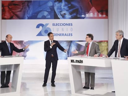 Nacho &Aacute;lvarez, Luis de Guindos, Carlos de Vega, Jordi Sevilla y Luis Garicano. 