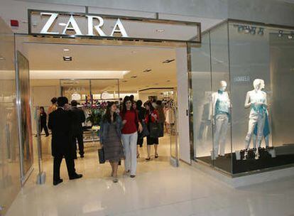 Entrada de una establecimiento de la cadena Zara