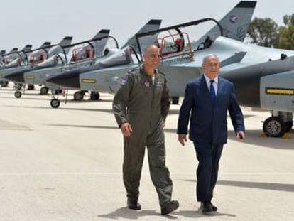 Benjamin Netanyahu, visita una base de la Fuerza Aérea israelí en el centro de Israel. 