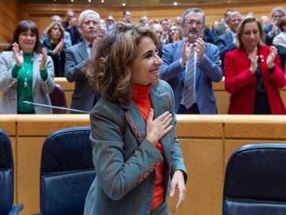La ministra de Hacienda y Función Pública, María Jesús Montero, celebra la aprobación de los Presupuestos, este martes en el Senado.